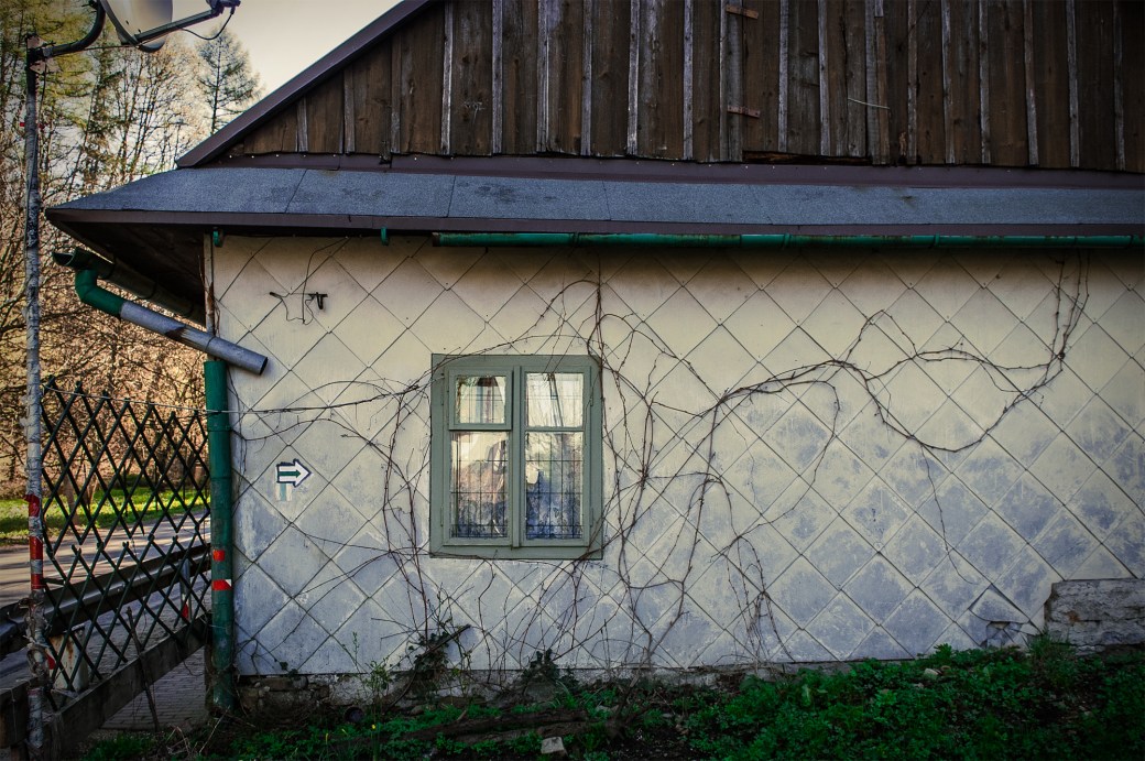 Advantage of mountains (2016) 01 .jpg